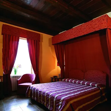 호텔 La Casella 3*